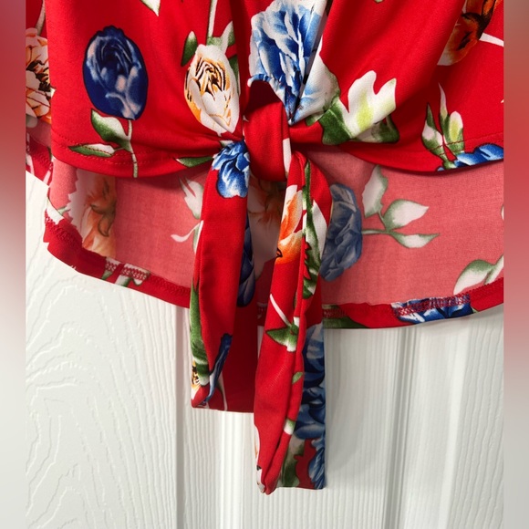 Red floral tie front blouse - Picture 4 of 6